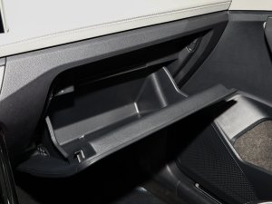 2023款300TSI 两驱豪华Plus进阶版 手套箱
