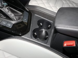 2023款300TSI 两驱豪华Plus进阶版 前排杯架