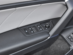 2023款280TSI 豪华Plus进阶版 主驾车窗控制区	