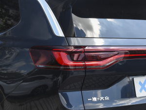 2022款380TSI 四驱豪华佳境版Pro 7座 尾灯