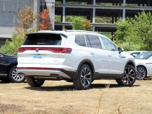 2022款530TSI 四驱旗舰胜境版Pro 6座 右后45度