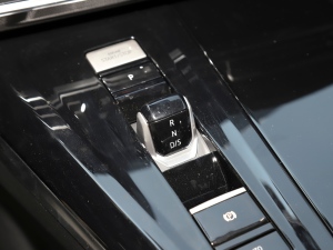 2022款530TSI 四驱旗舰胜境版Pro 6座 换挡杆