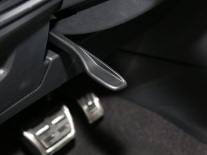 2022380TSI (q)R-Lineؾ 6 п؅^(q)