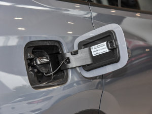 2022330TSI (q)AѾ 7 w