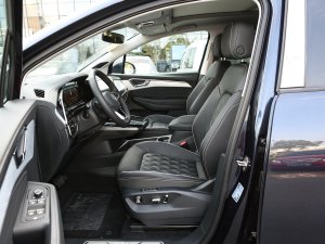 2022款530TSI 四驱旗舰胜境版Pro 7座 前排空间