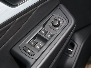 2022款530TSI 四驱旗舰胜境版Pro 7座 主驾车窗控制区	