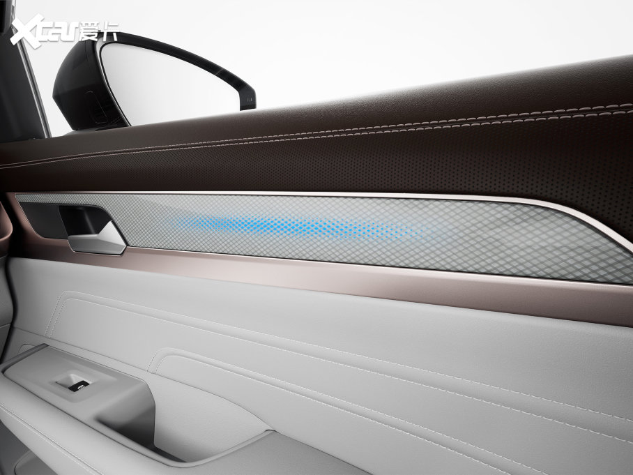 2023�Ѳ 380TSI ���R-Line�װl��