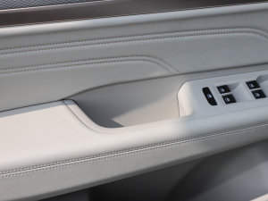 2023380TSI (q)R-LineѲY g