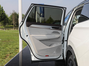 2023380TSI (q)R-LineѲY ܇T