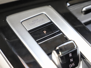 2023380TSI (q)R-LineѲY п؅^(q)