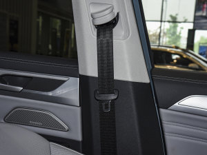 2023380TSI R-Lineװl g