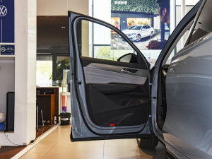 2023380TSI R-Lineװl {λ܇T