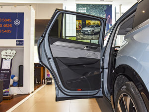 2023380TSI R-Lineװl ܇T