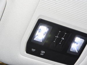 2023380TSI R-Lineװl п؅^