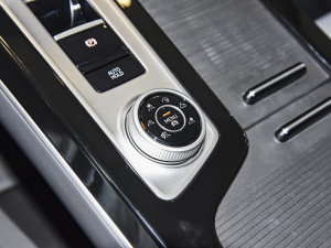 2023380TSI R-Lineװl п؅^