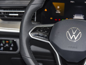 2023380TSI R-Lineװl п؅^