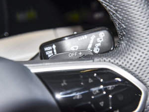 2023380TSI (q)R-Lineװl(f) п؅^(q)