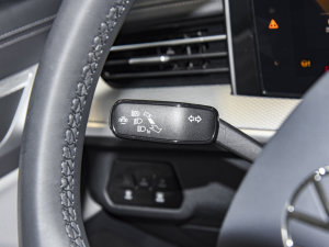 2023380TSI (q)R-Lineװl(f) п؅^(q)