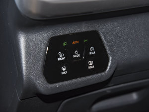 2023380TSI (q)R-Lineװl(f) п؅^(q)