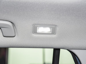 2023380TSI (q)R-Lineװl(f) п؅^(q)