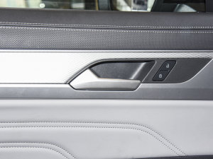 2023380TSI (q)R-Lineװl(f) п؅^(q)