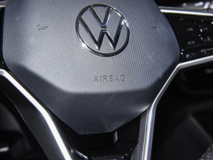 2023380TSI (q)R-Lineװl(f) п؅^(q)