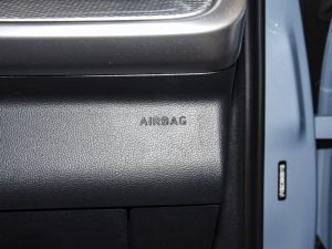 2023380TSI R-Lineװl п؅^