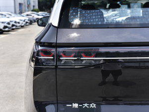 2023380TSI R-LineѲΰ ^