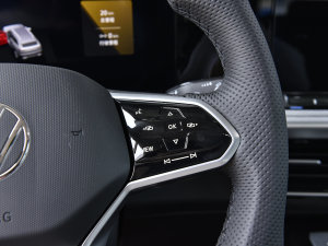 2023380TSI (q)R-LineѲΰ п؅^(q)