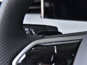 2023380TSI (q)R-LineѲΰ п؅^(q)