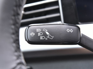 2023380TSI (q)R-LineѲΰ п؅^(q)