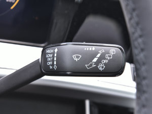 2023380TSI (q)R-LineѲΰ п؅^(q)