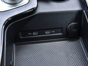 2023380TSI (q)R-LineѲΰ п؅^(q)