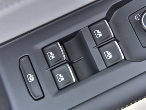 2023380TSI (q)R-LineѲΰ п؅^(q)