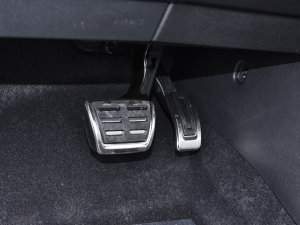 2023380TSI (q)R-LineѲΰ п؅^(q)