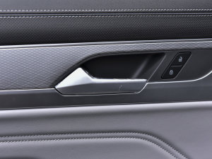 2023380TSI (q)R-LineѲΰ п؅^(q)