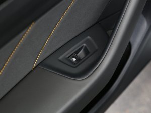 2023款380TSI 耀目版 后排车窗控制区
