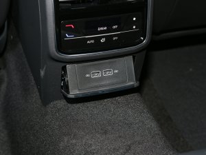 2023款380TSI 耀目版 中控区