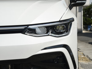 2023280TSI DSG R-Line Lite ^