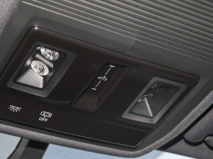 2023280TSI DSG R-Line Lite п؅^