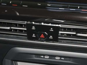 2023280TSI DSG R-Line Lite п؅^