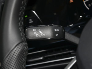 2023280TSI DSG R-Line Lite п؅^