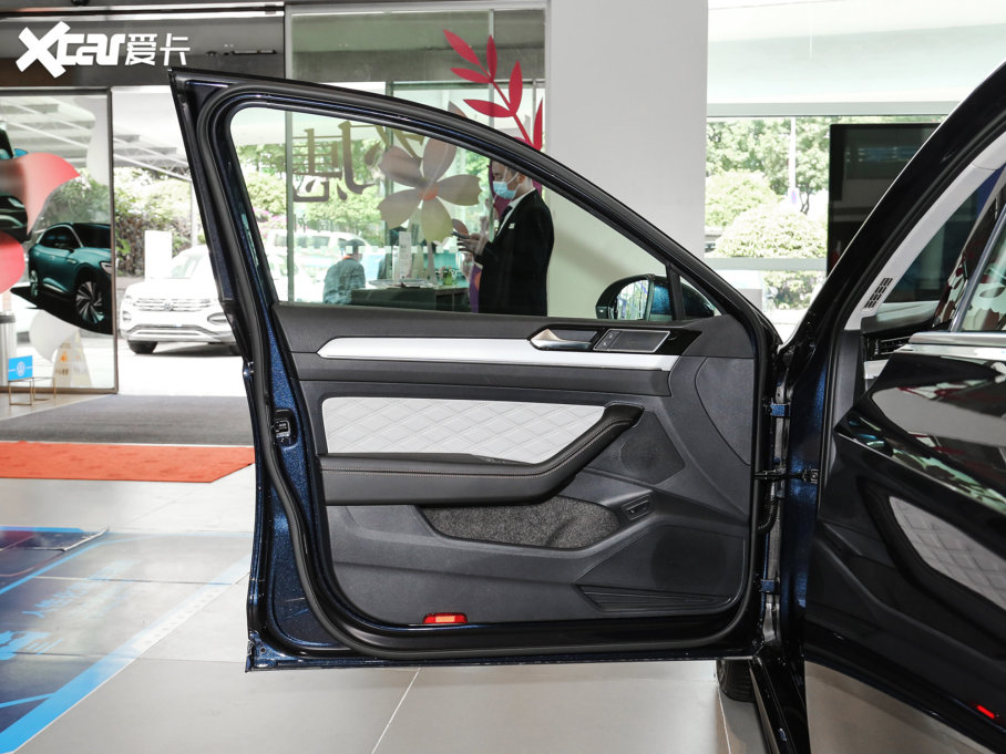 2023~v 200fvo 330TSI DSGA