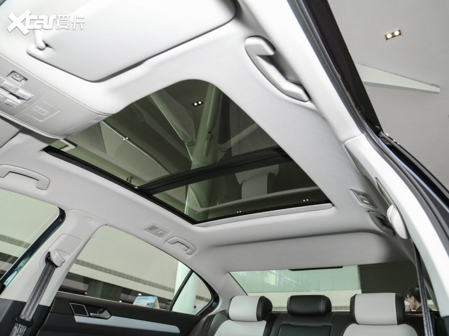 2023~v 200fvo 330TSI DSGA