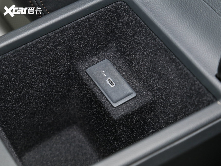 2023~v 200fvo 330TSI DSGA