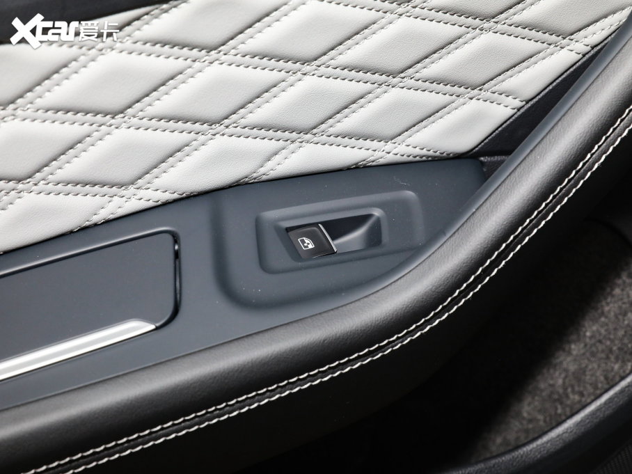 2023���~�v 200�f�v�o��� 330TSI DSG�I����