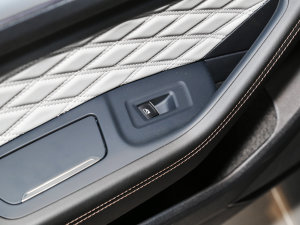 2023200fvo(j) 330TSI DSGA ܇ƅ^(q)