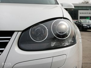 2010款1.8T 自动冠军版 大灯