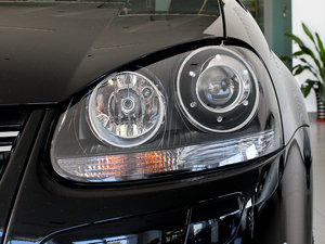 2010款1.8T 手动冠军版 大灯