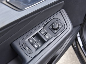 2023款380TSI 四驱豪华佳境版Pro 主驾车窗控制区	